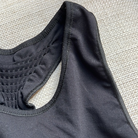 Sweaty Betty Stamina Sports Bra - Picture 7 of 9